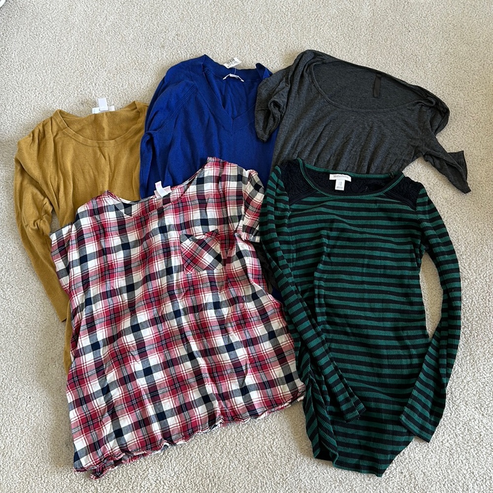 Lot of 5 maternity shirts - size medium